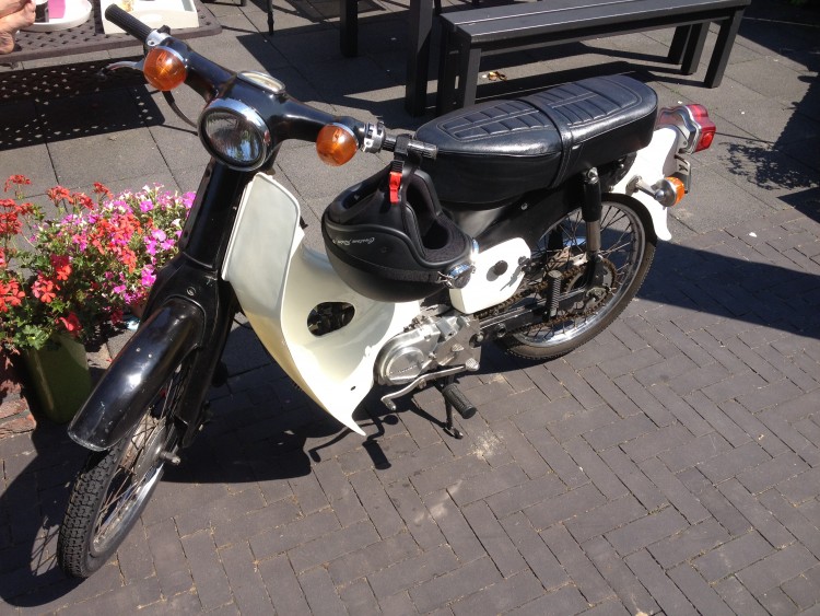 zo zag hij er uit toen ik hem kocht, dit is vlak voor de keuring 8 juli 2013 toen ik alles af had.