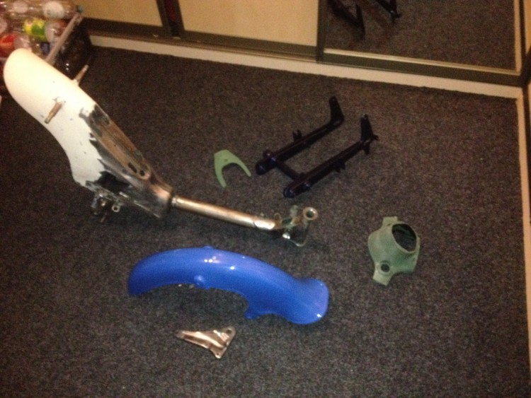 klaar voor het spuiten, de achterbrug was al gespoten maar moest bij gewerkt worden.