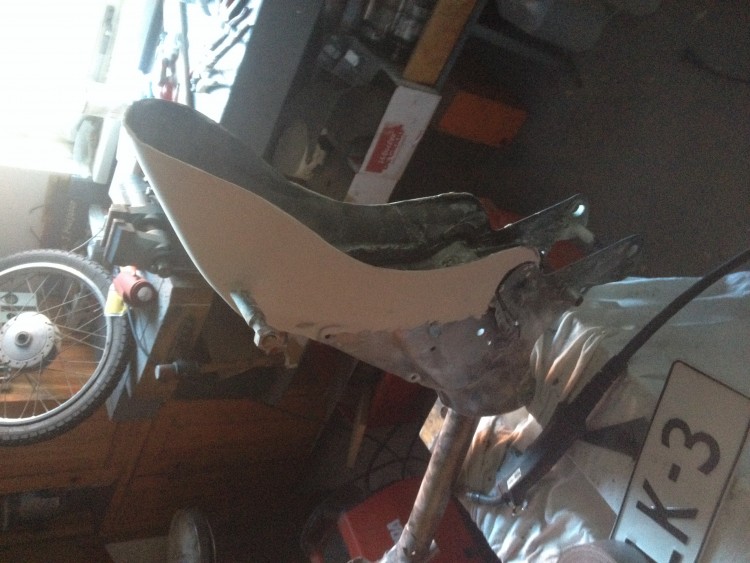 klaar met plamuren, as voor veren gedraaid en die er in verwerkt.