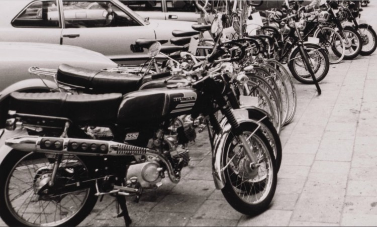 SS50 op voorraad,  fietsenmaker  in 1981..jpg